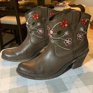 Cowgirl boots cowboy boots